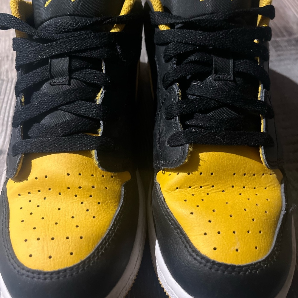 Yellow & Black Jordan